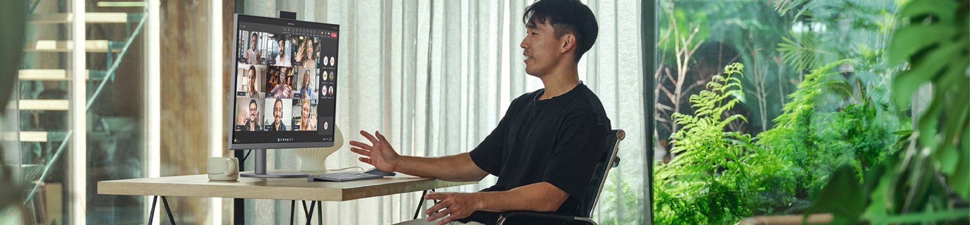 Meet the OmniStudio and OmniDesk PCs