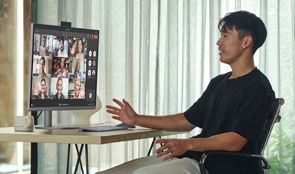 Meet the OmniStudio and OmniDesk PCs